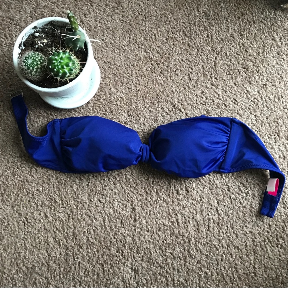 NWOT Victoria’s Secret size small bikini top